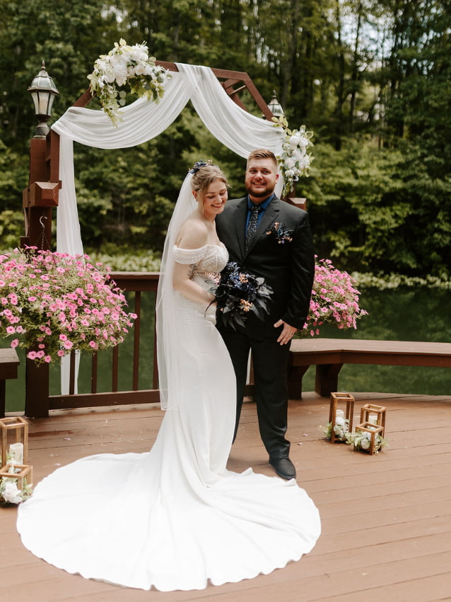 Eloping couple at Cherry Ridge Retreat