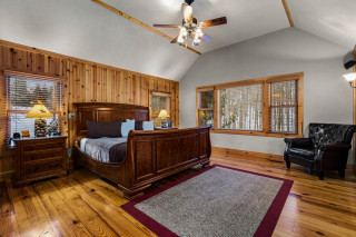 Spacious room with king sleigh bed